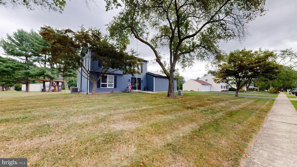 Currently Displayed Property Photo