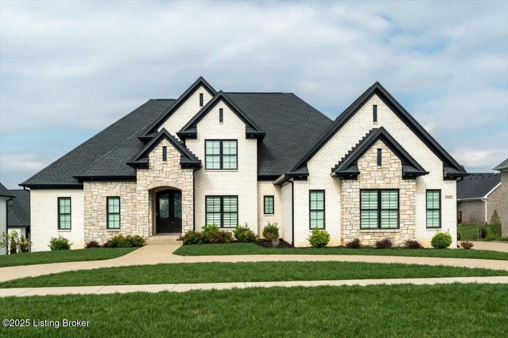 Currently Displayed Property Photo
