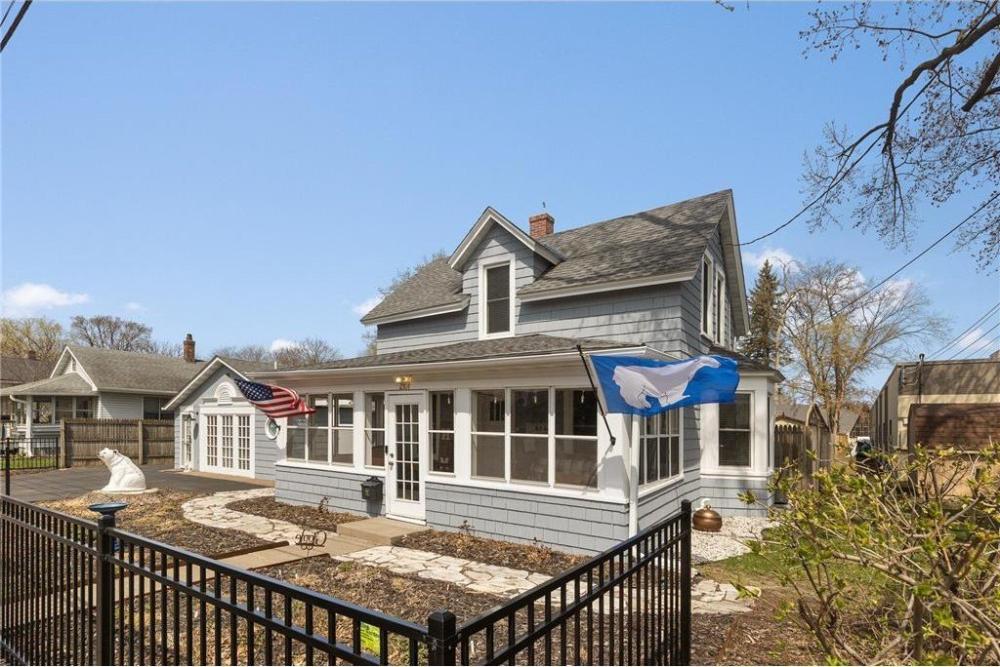 Currently Displayed Property Photo
