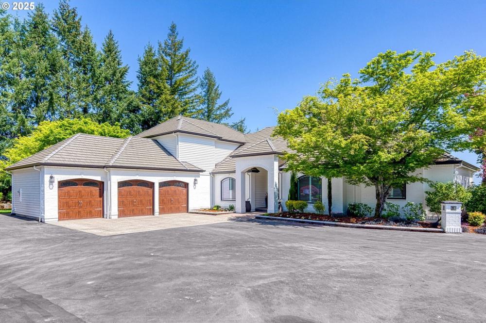 Currently Displayed Property Photo