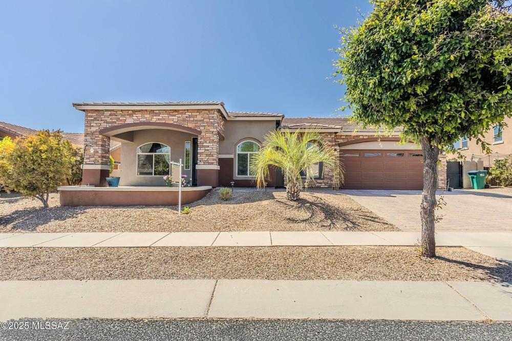 Currently Displayed Property Photo