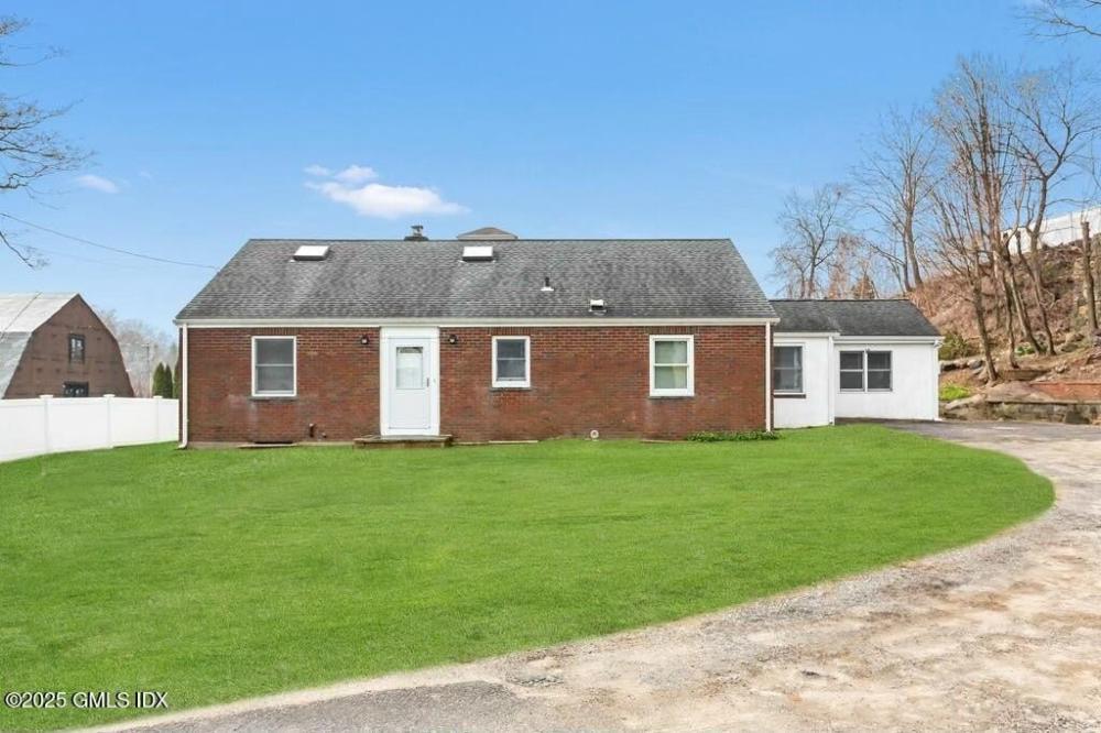 Currently Displayed Property Photo