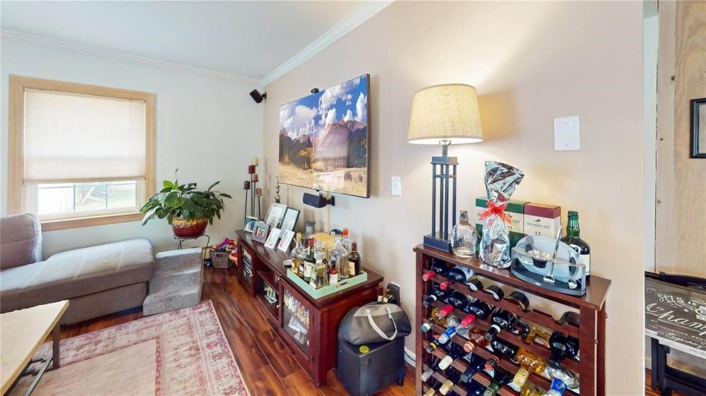 Currently Displayed Property Photo