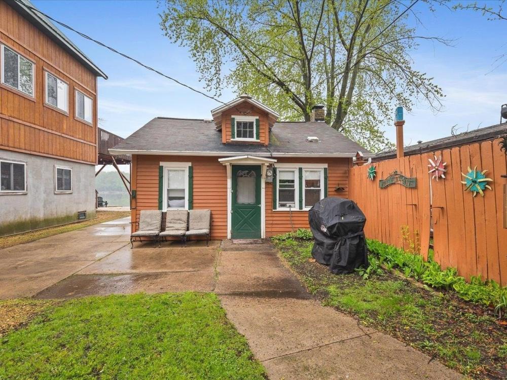 Currently Displayed Property Photo