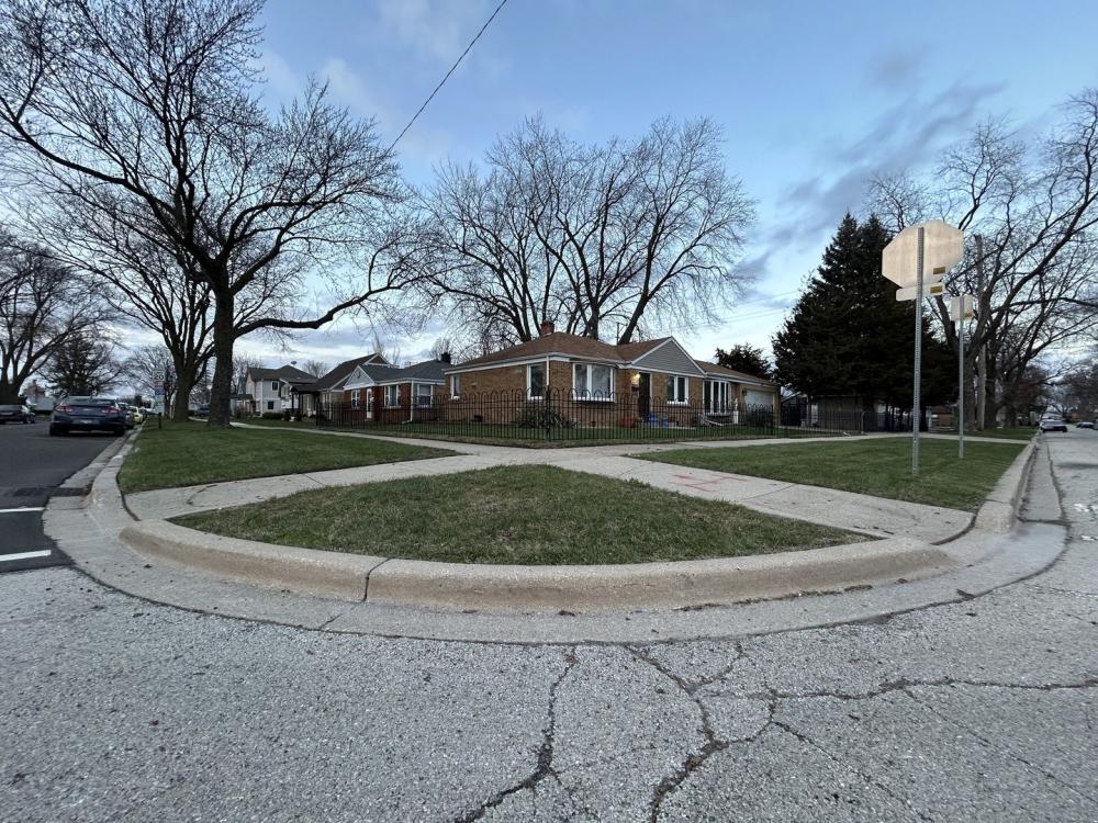 Currently Displayed Property Photo