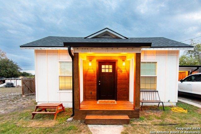 Currently Displayed Property Photo