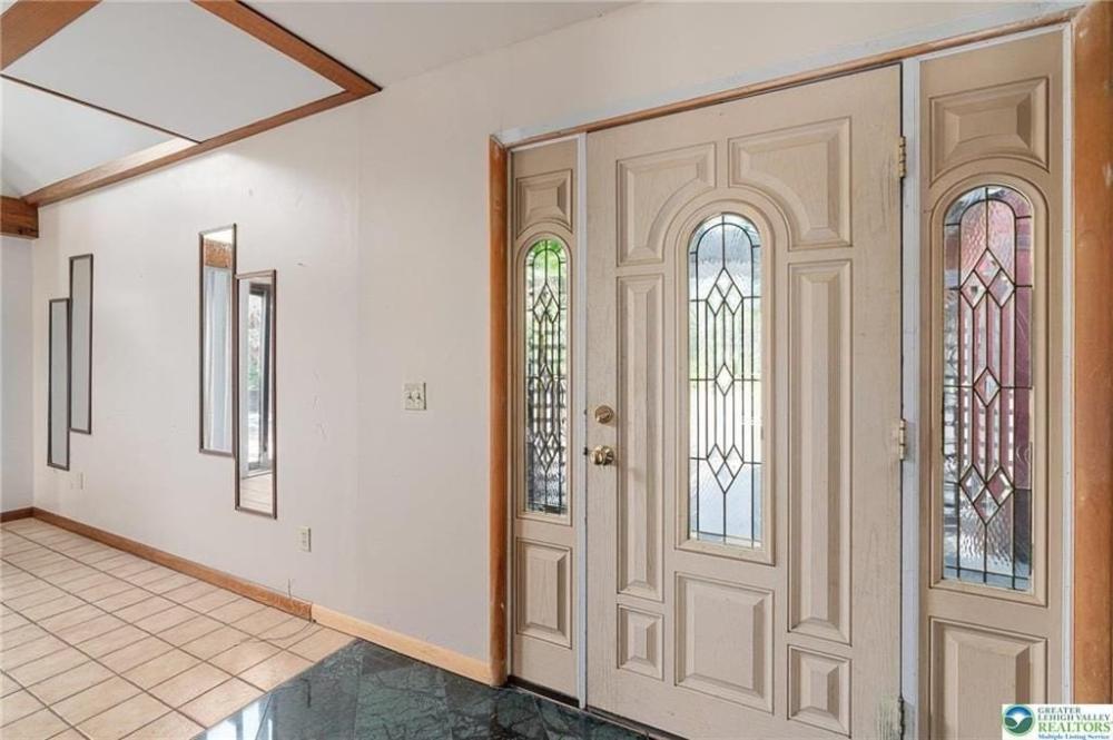 Currently Displayed Property Photo
