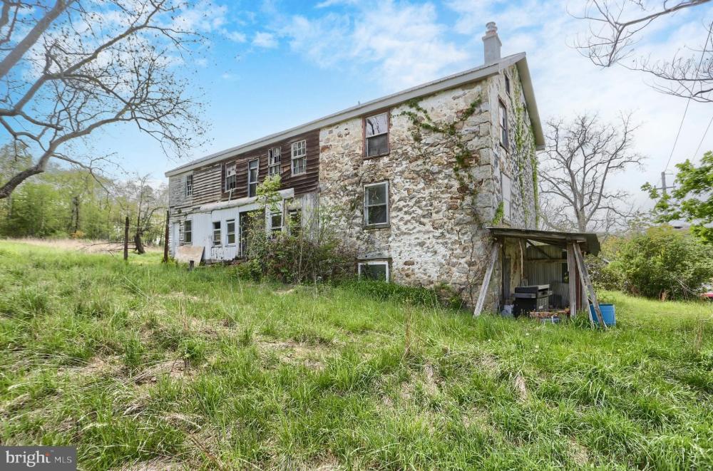 Currently Displayed Property Photo