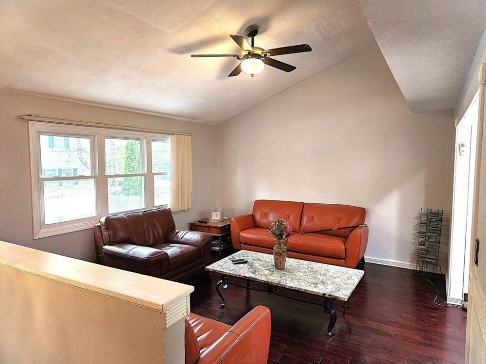 Currently Displayed Property Photo