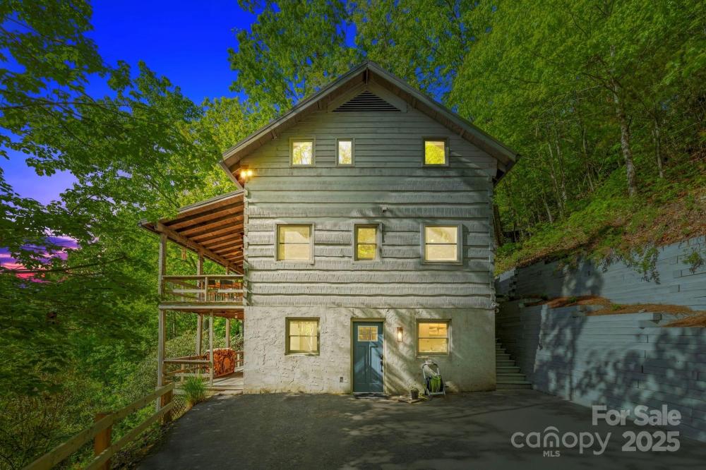 Currently Displayed Property Photo