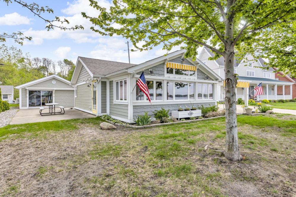 Currently Displayed Property Photo