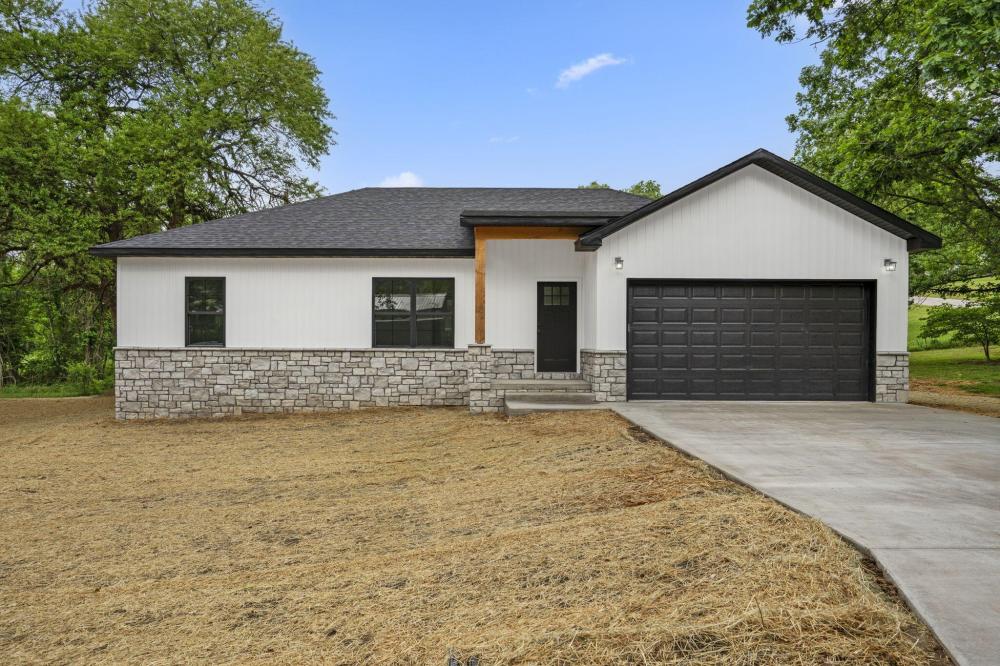 Currently Displayed Property Photo