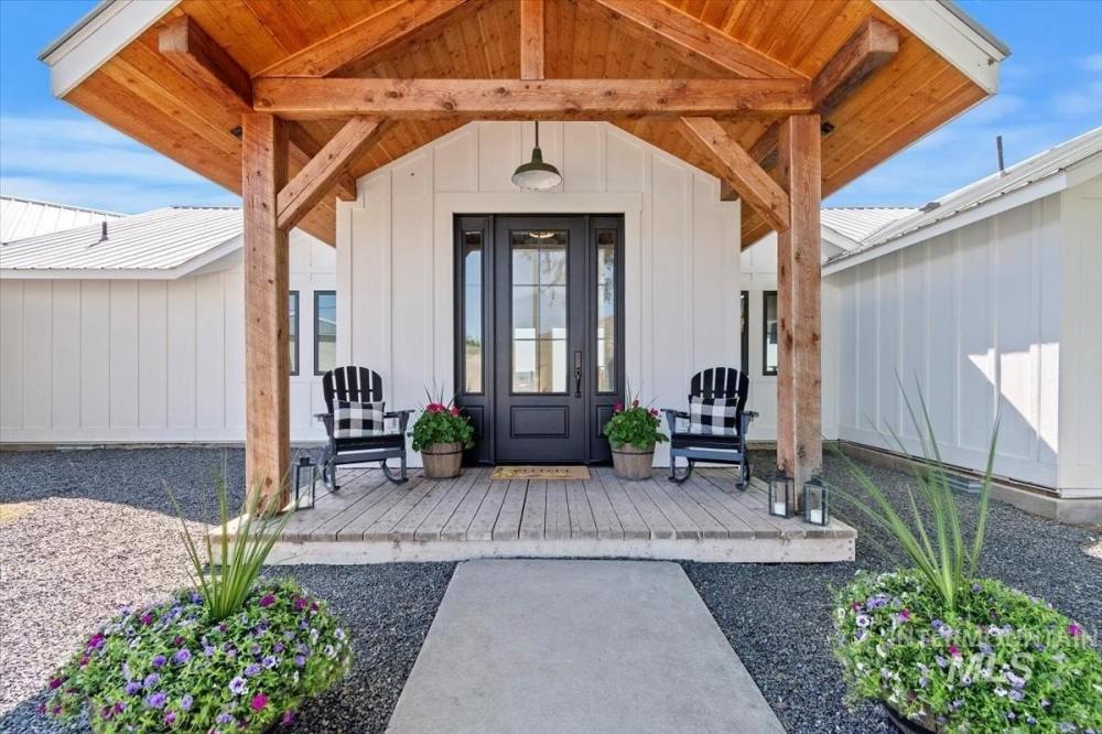 Currently Displayed Property Photo