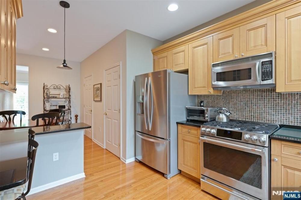 Currently Displayed Property Photo