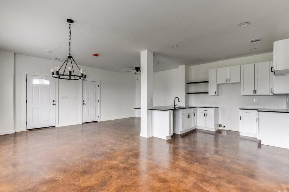 Currently Displayed Property Photo