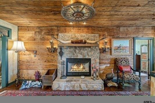 Currently Displayed Property Photo