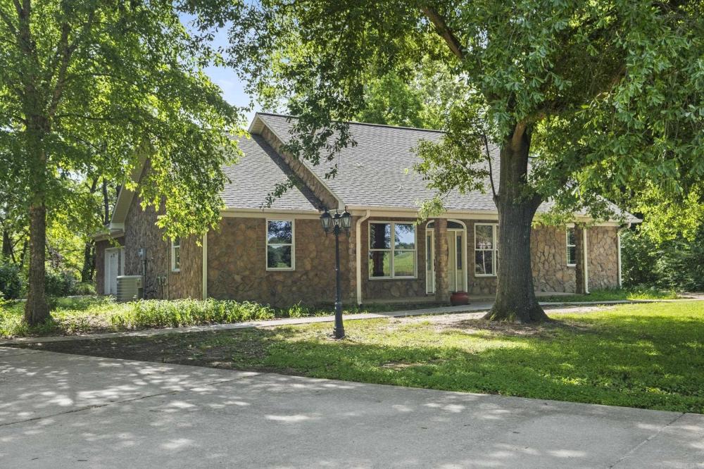 Currently Displayed Property Photo
