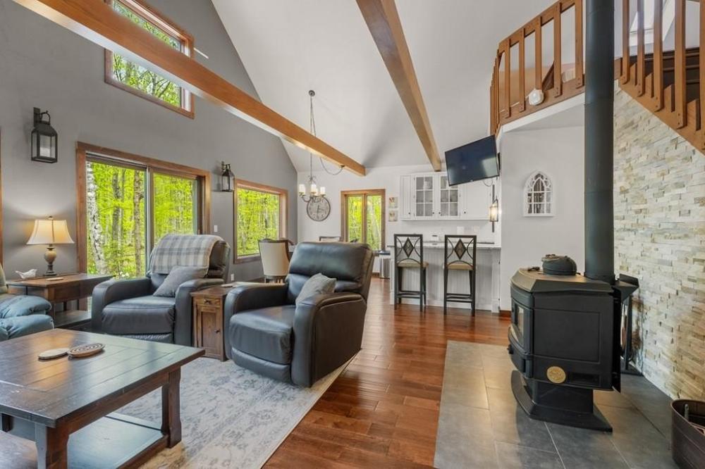 Currently Displayed Property Photo