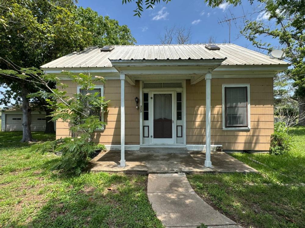 Currently Displayed Property Photo