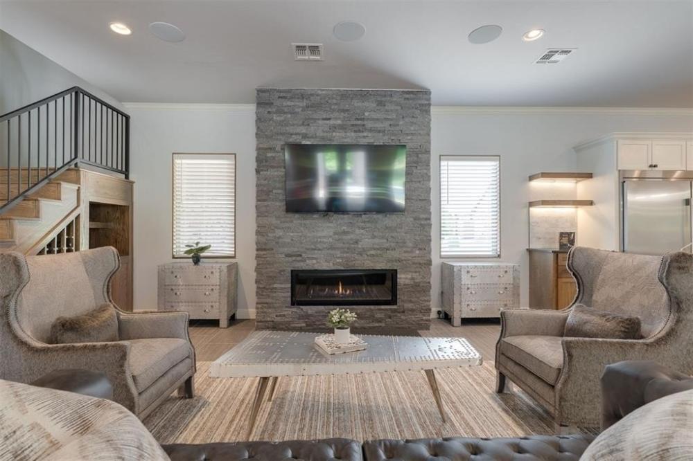 Currently Displayed Property Photo