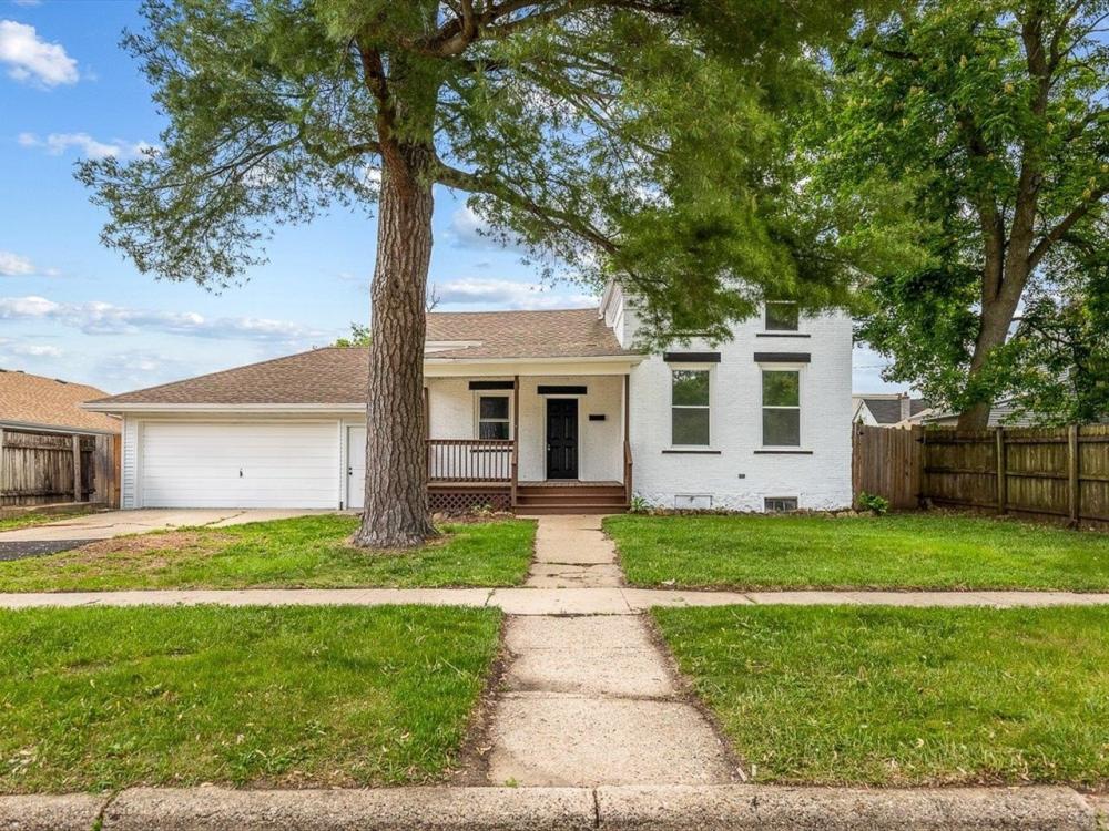 Currently Displayed Property Photo