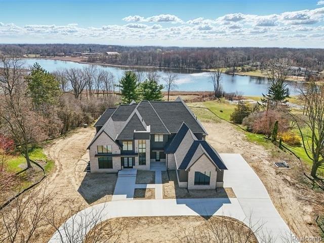 Currently Displayed Property Photo
