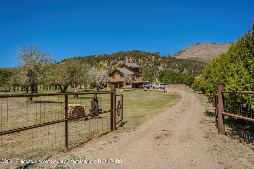Currently Displayed Property Photo