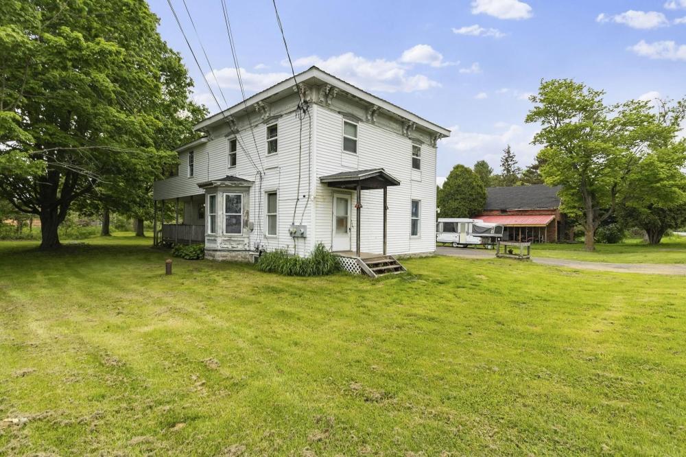 Currently Displayed Property Photo