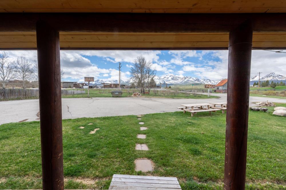 Currently Displayed Property Photo
