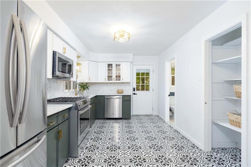 Currently Displayed Property Photo