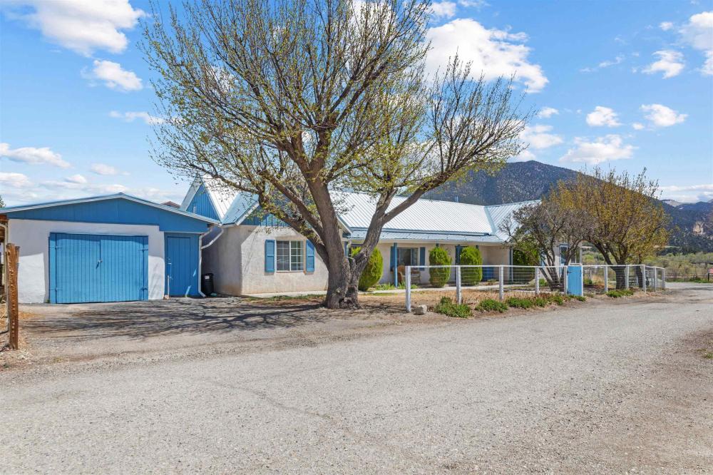 Currently Displayed Property Photo