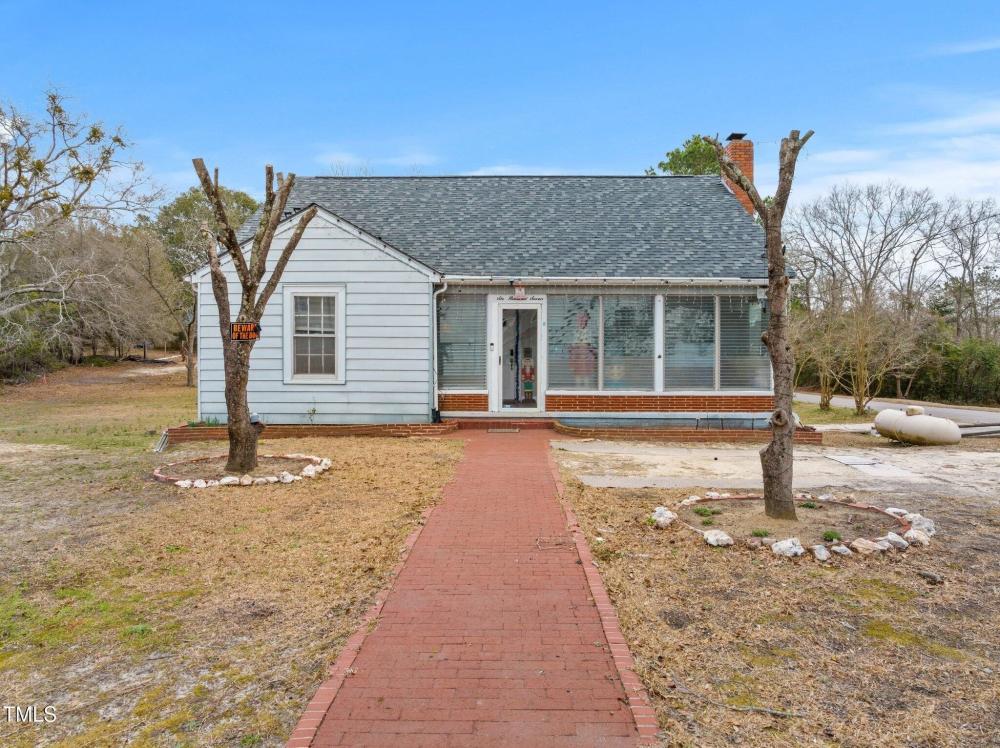 Currently Displayed Property Photo