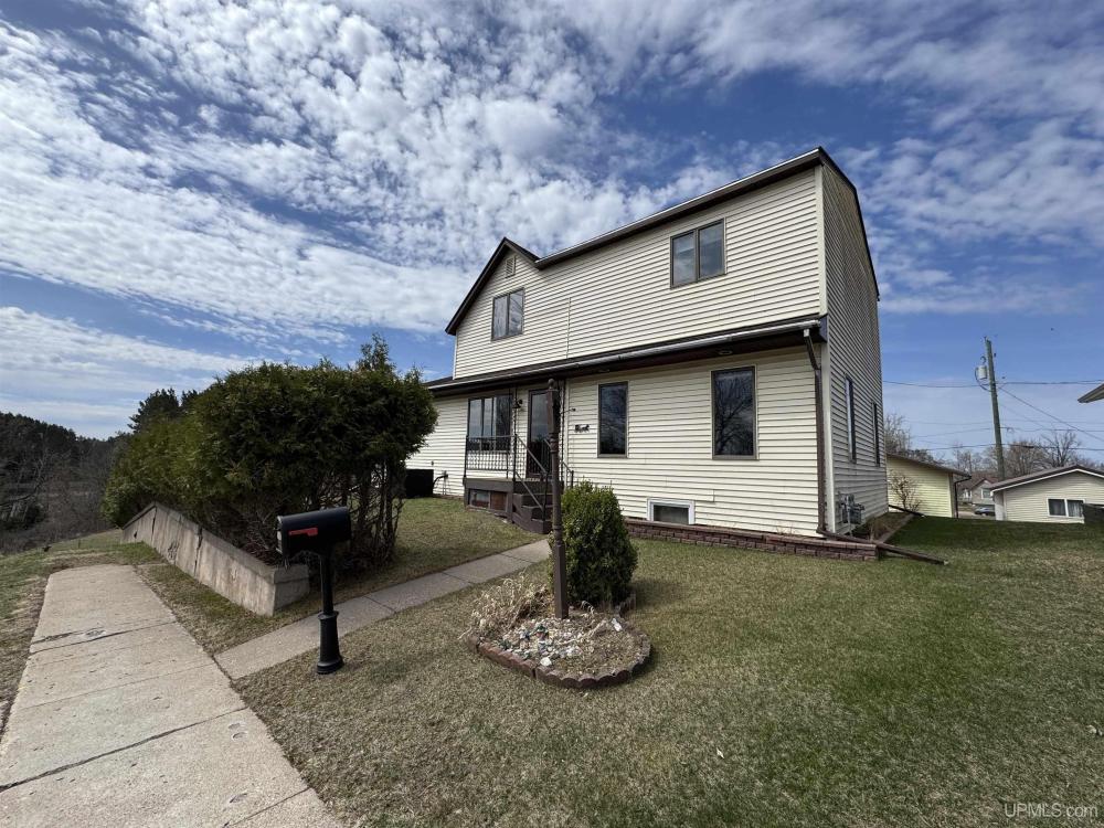Currently Displayed Property Photo